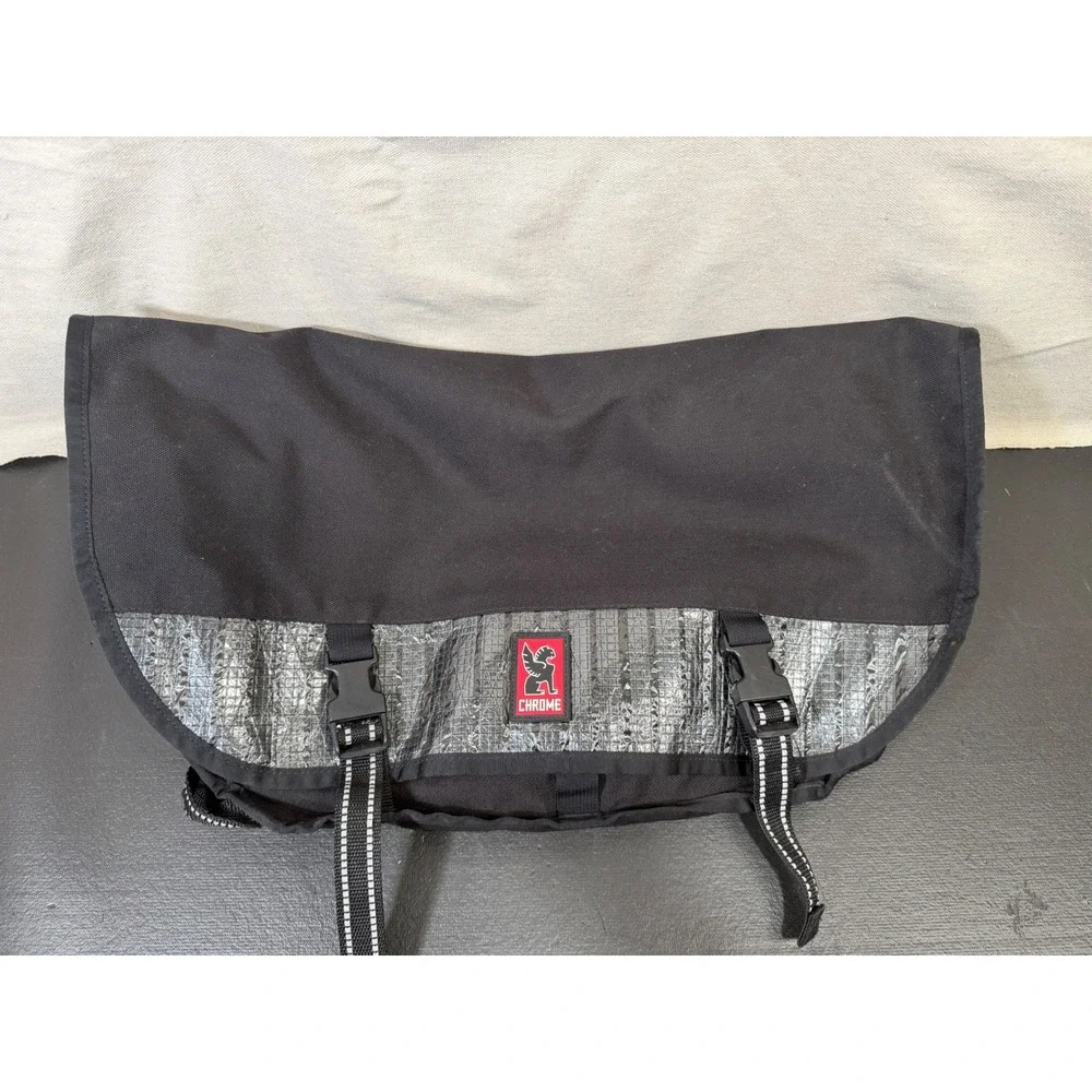 Chrome Industries Citizen 24L Messenger Bag USA Made 2010 Black Silver Vintage